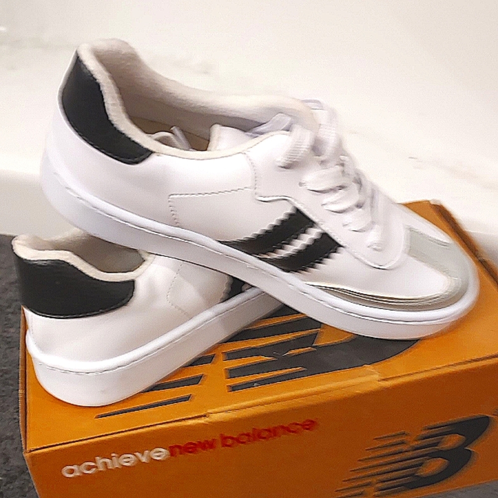 Signature Look Boutique Black And White Womens Sneakers, Size 8